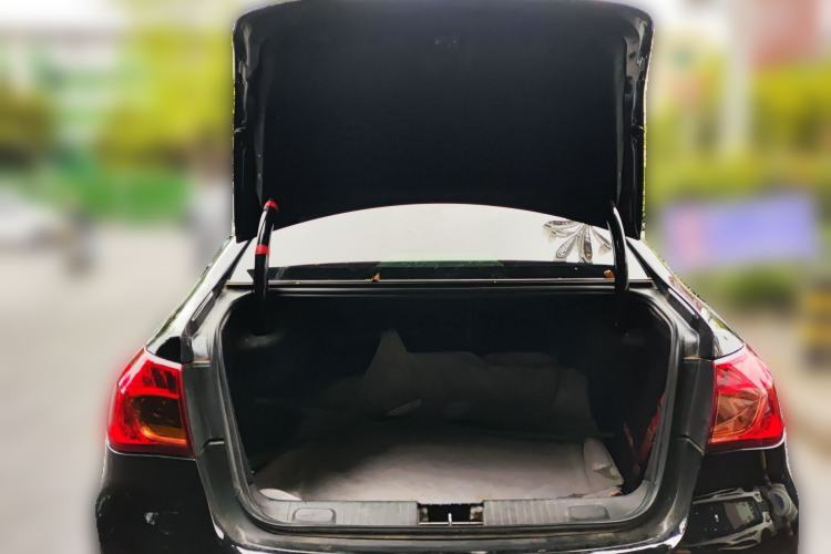 Used Roewe 950 2012 2.0L Comfort Edition Trunk