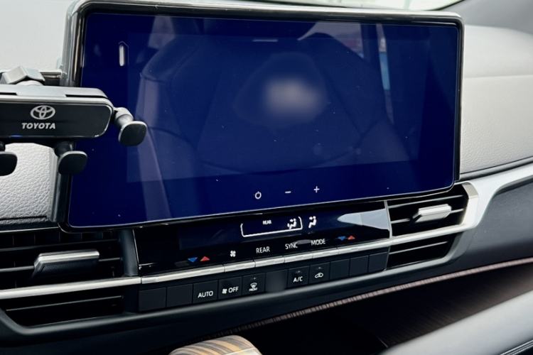 Used Toyota Granvia 2024 2.5L Hybrid Luxury Edition