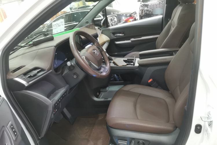 Used Toyota Granvia 2023 2.5L Hybrid Flagship VIP Edition