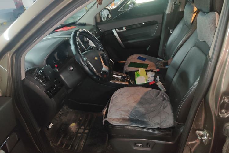 Used Chevrolet Captiva 2015 2.4L 4x4 Flagship Edition 7-Seater
