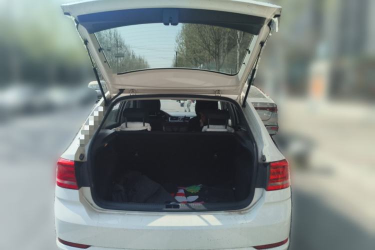 Used Volkswagen Santana 2015 HaoNa 1.6L Manual Fashion Edition Trunk