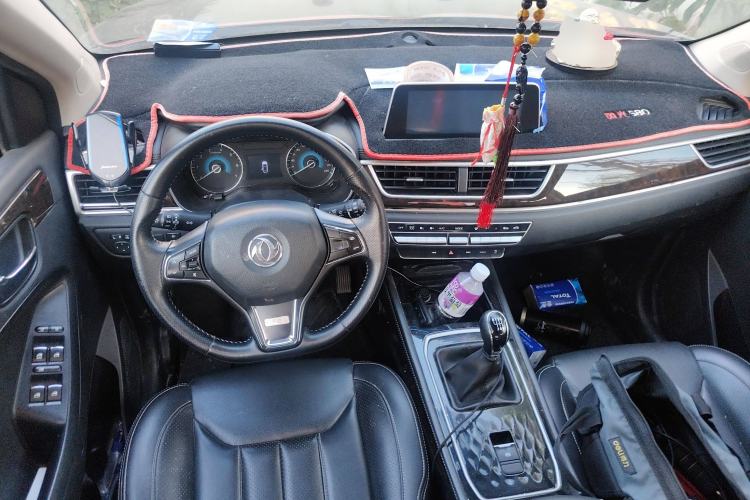 Used Dongfeng Fengon 580 2020 1.5T Manual Luxury Version Center Console