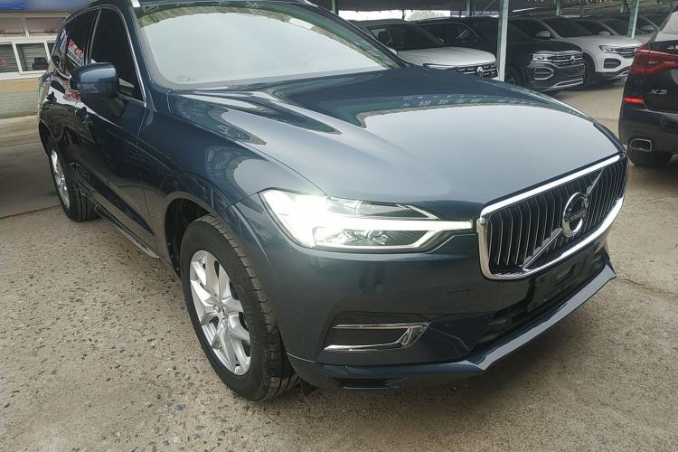Used Volvo XC60 2021 T5 4x4 Smart Luxury Edition Front Right 45 Deg