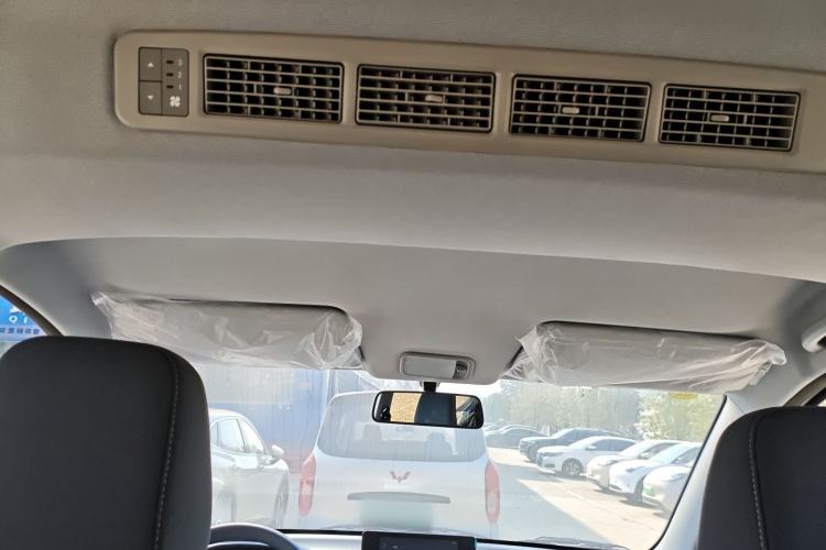 Used Wuling Hongguang New Energy 2025 Extended-Range Hybrid 50 km Standard Version
