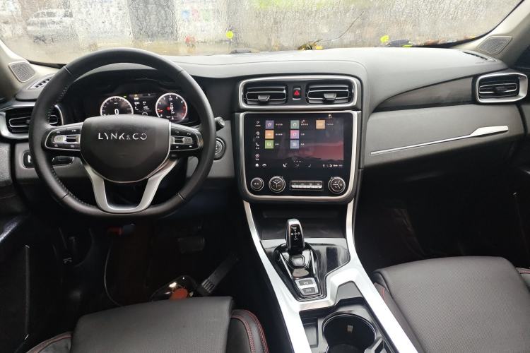 Used Lynk & Co 01 2019 2.0T Two-Wheel Drive Zhaopu Version China VI Standard Center Console