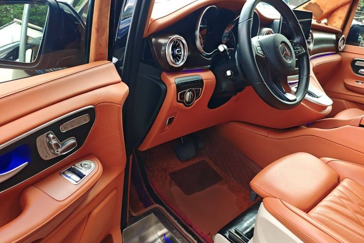 Used Mercedes-Benz V-Class 2022 V 260 Avantgarde Edition
