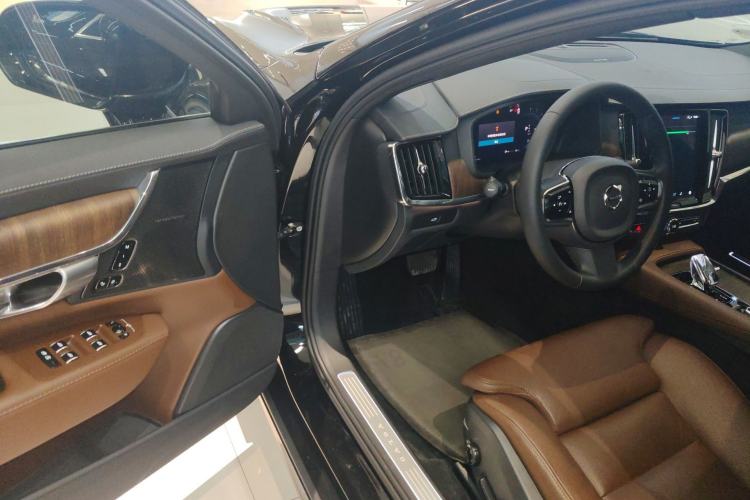 Used Volvo S90 2024 B5 Zhiyuan Luxury Edition
