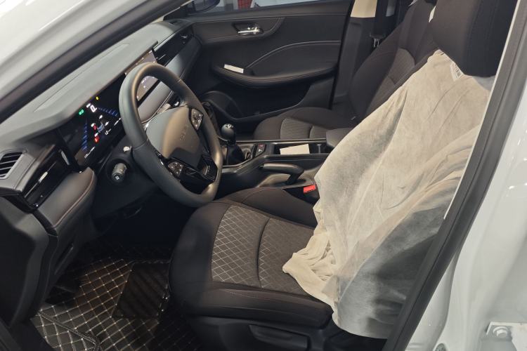 Used Roewe i5 2026 Model 1.5L Manual Comfort Version
