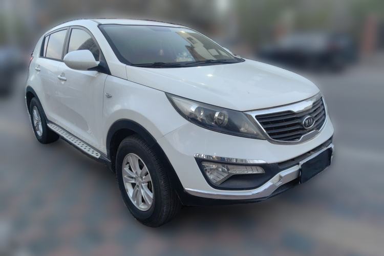 Used Kia Sportage R 2011 2.0L Manual Two-Wheel Drive GL Trim Front Right 45 Deg