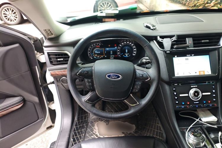 Used Ford Taurus 2017 EcoBoost 245 Flagship Model Steering Wheel