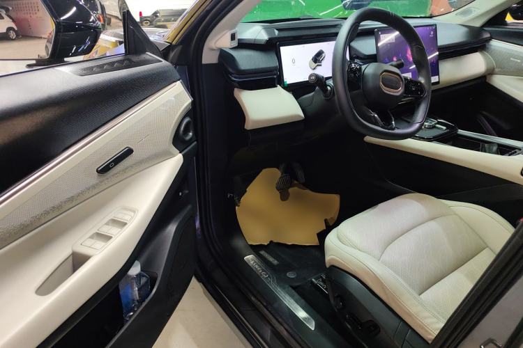 Used Lynk & Co 08 EM-P 2023 220km All-Wheel-Drive Performance Halo Driver Seat