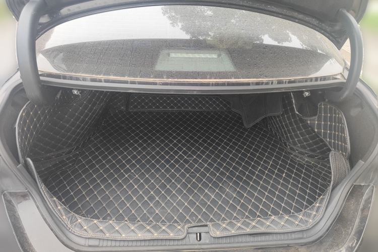 Used Toyota Avalon 2019 2.0L XLE Premium Edition China VI Trunk