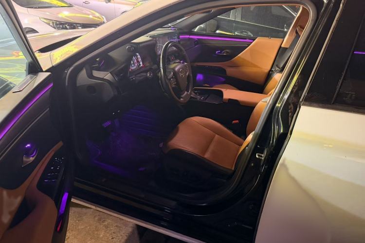 Used Lexus ES 2022 200 Excellence Edition
