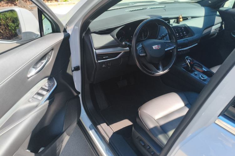 Used Cadillac XT4 2021 28T Two-Wheel Drive Leading Version
