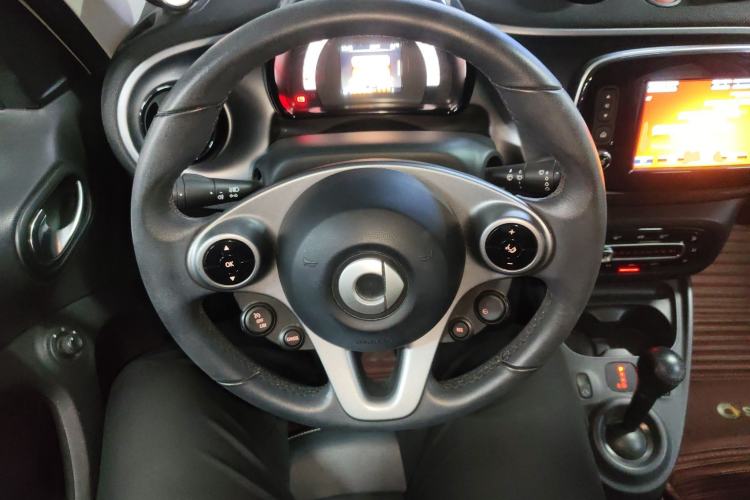 Used smart forfour 2018 0.9T 66 kW Pioneer Edition Steering Wheel