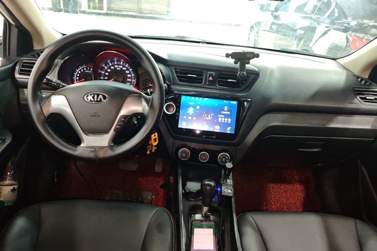 Used Kia K2 2015 Sedan 1.4L Automatic GLS Center Console