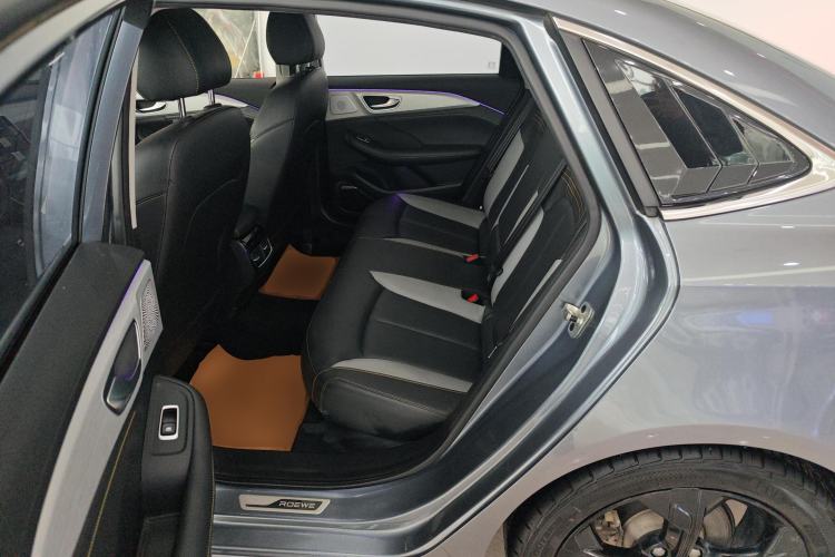 Used Roewe i6 MAX 2020 300TGI Automatic Supreme Edition with Cool Sunroof and Advanced Driving Features
