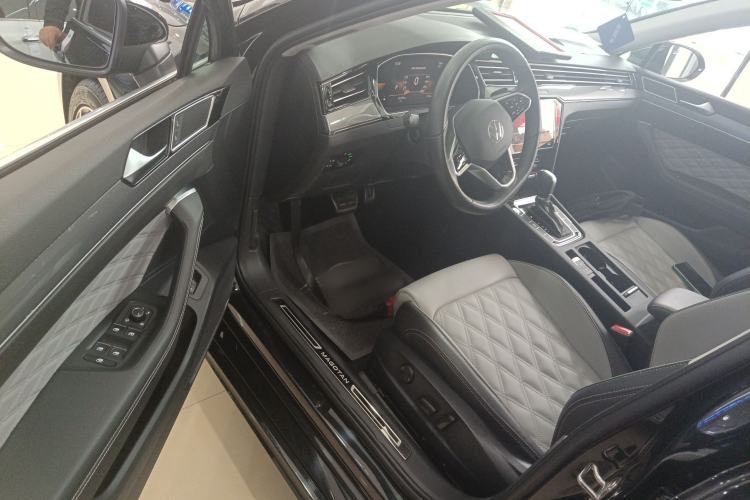 Used Volkswagen Magotan 2023 2 Million Units Limited Edition 330TSI DSG Leading Version Driver Seat