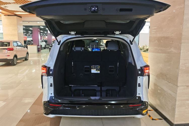 Used Toyota Granvia 2023 2.5L Hybrid Luxury Edition Trunk