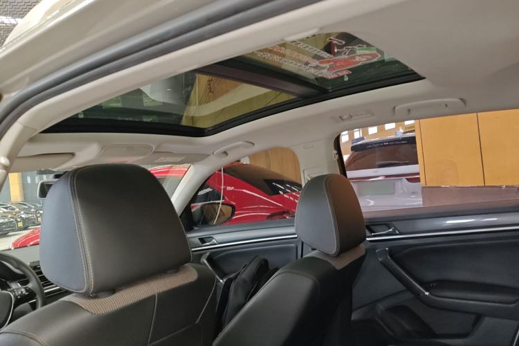 Used Volkswagen C-TREK 2017 1.6L Automatic Comfort Model Headliner