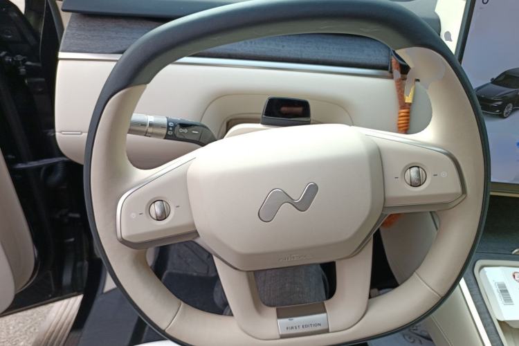 Used ONVO Luxeed L90 2025 Model—Ultra Six-Seater Version
