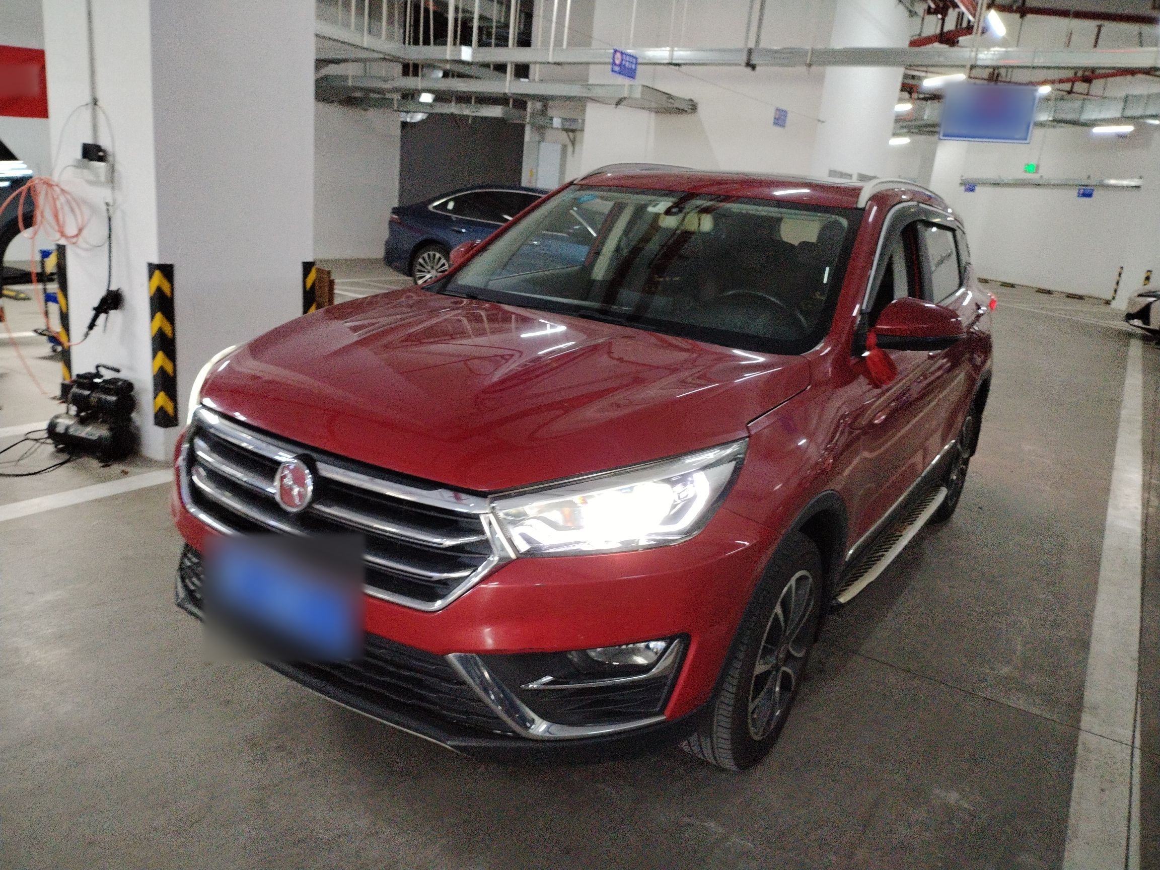 تحت مقدمة السيارة