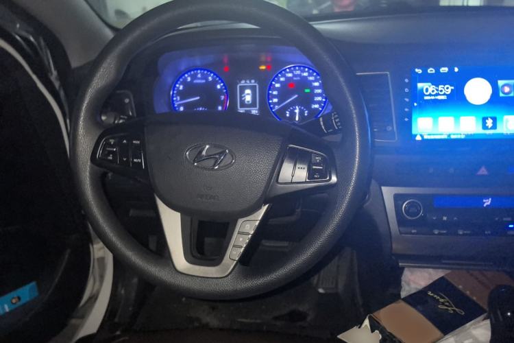 Used Hyundai Mistra 2014 1.8L Automatic Smart GLS Steering Wheel