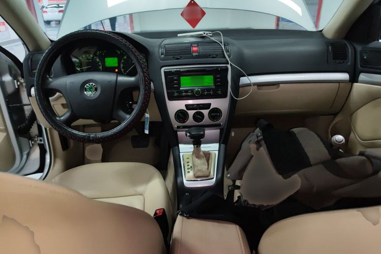 Used Skoda Octavia 2007 1.6L Automatic Elegance Edition Center Console