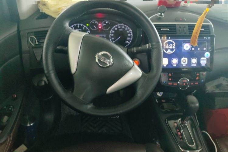 Used Nissan Tiida 2014 1.6L CVT Cool Cafe Edition
