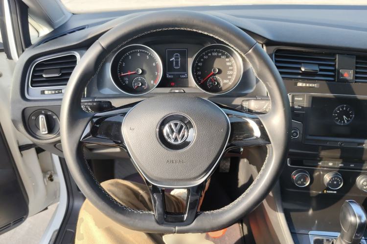 Used Volkswagen Golf 2017 1.6L Automatic Comfort Million-Vehicle Anniversary Edition
