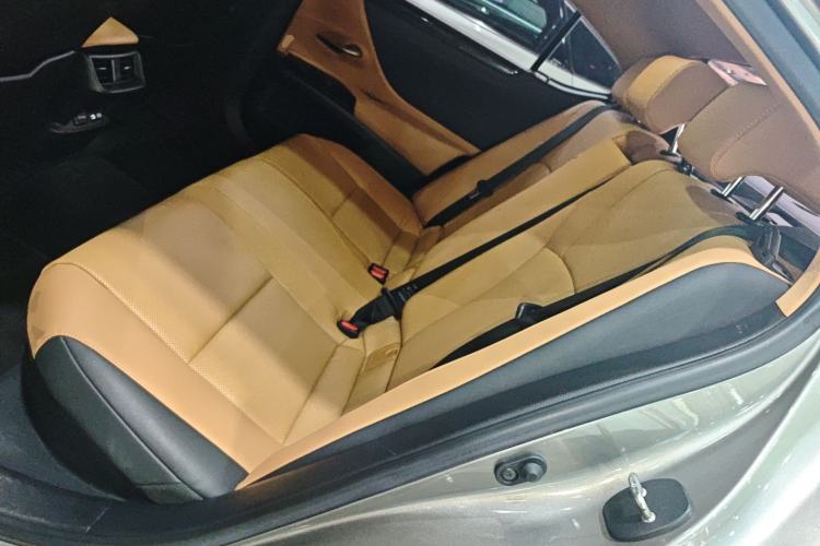 Used Lexus ES 2022 300h Excellence Edition
