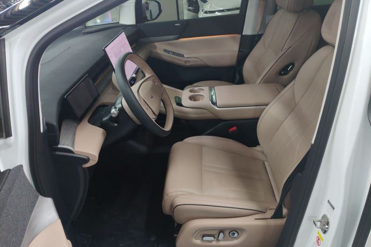 Used XPeng X9 2024 610 Long-Range Pro Left Front Seat