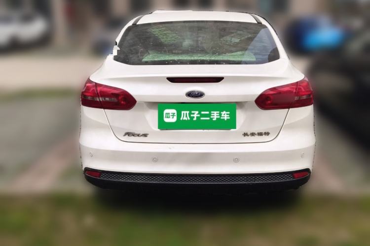 Used Ford Focus 2015 Sedan 1.6L Manual Fashion Edition