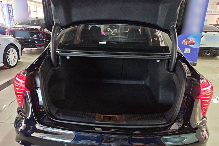 Used Hongqi H5 2025 2.0T Automatic Flag Edition – 500 000 Units Commemorative Version
