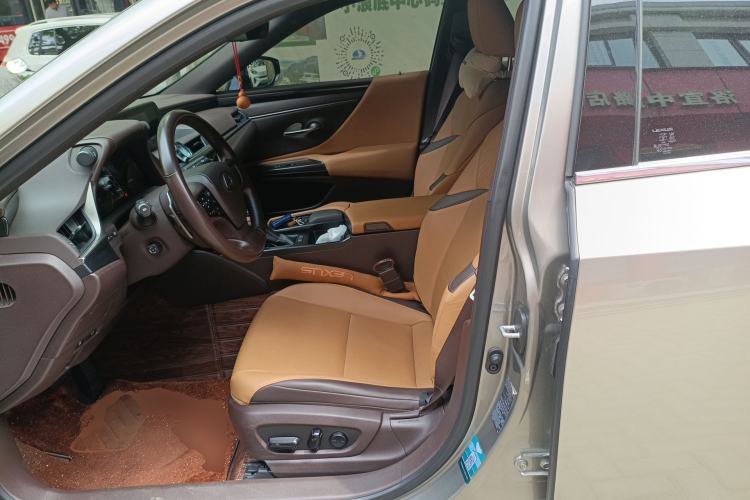 Used Lexus ES 2021 200 Excellence Edition
