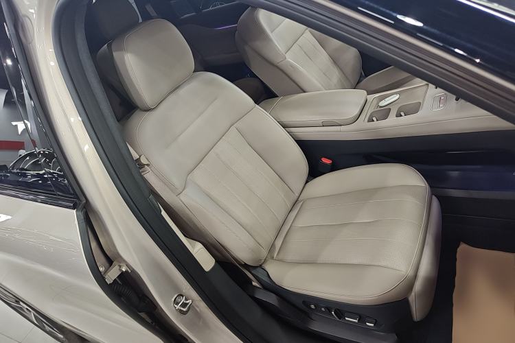 Used Nio ES8 2023 75 kWh Executive Edition Right Front Seat