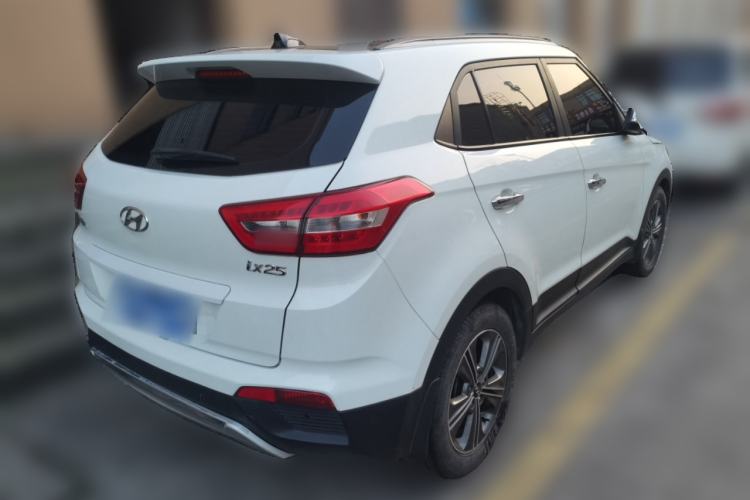 Used Hyundai ix25 2015 1.6L Automatic Two-Wheel-Drive Deluxe DLX Model
