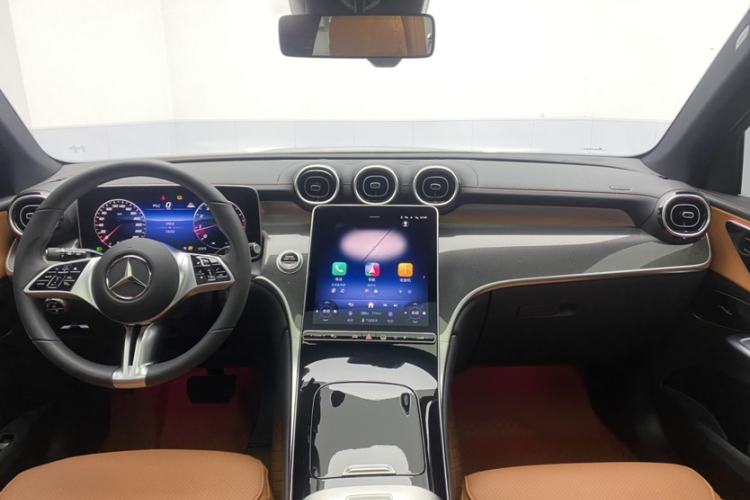 Used Mercedes-Benz GLC 2025 GLC 260 L 4MATIC Dynamic Edition Interior 1