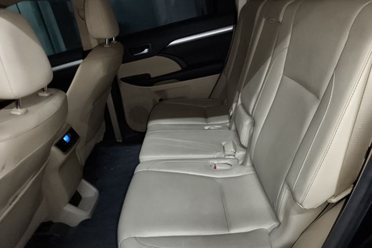 Used Toyota Highlander 2015 2.0T Four-Wheel Drive Luxury Navigation Version with 7 Seats Left Rear Seat
