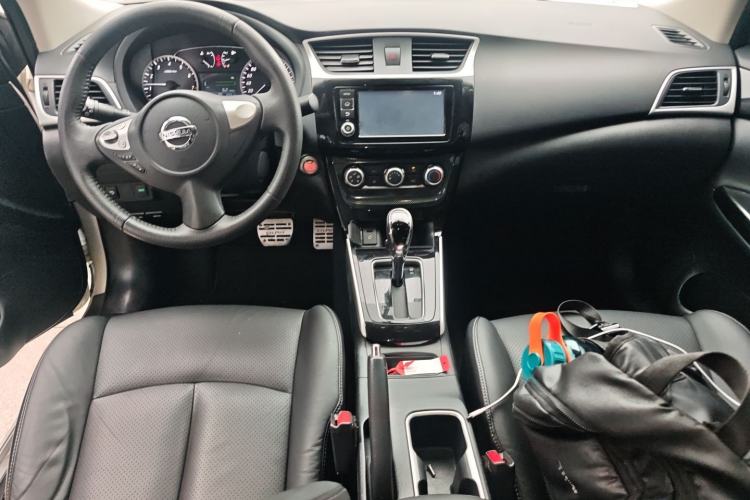 Used Nissan Sylphy 2018 1.6XV CVT Deluxe Edition Center Console