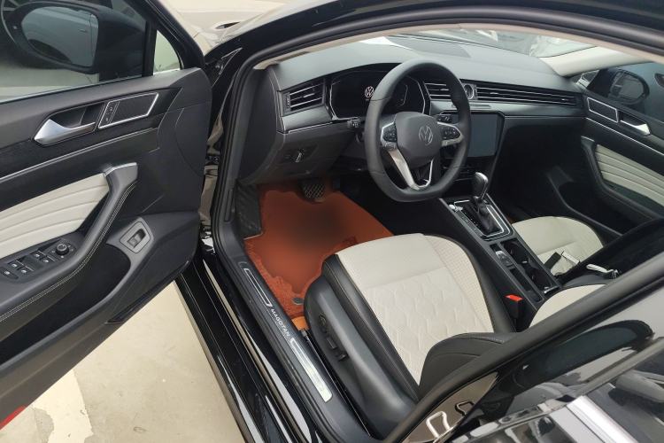 Used Volkswagen Magotan 2026 30 Million Vehicles Selected Model 380TSI DSG Luxury Edition Driver Seat