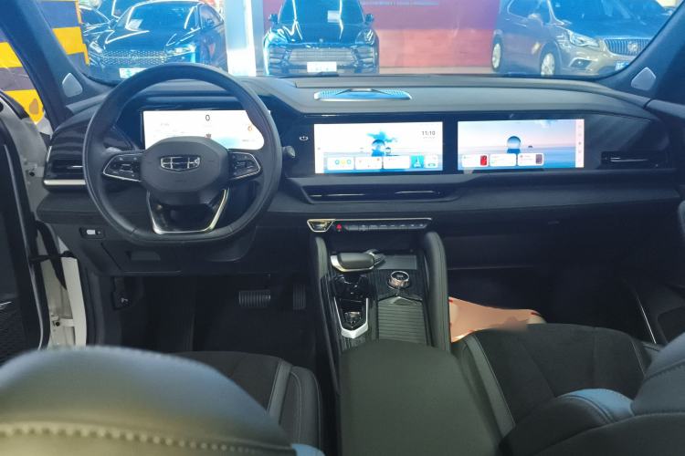 Used Geely Auto Monjaro L 2024 2.0TD High-Power Automatic Two-Wheel Drive Skyline Edition Center Console