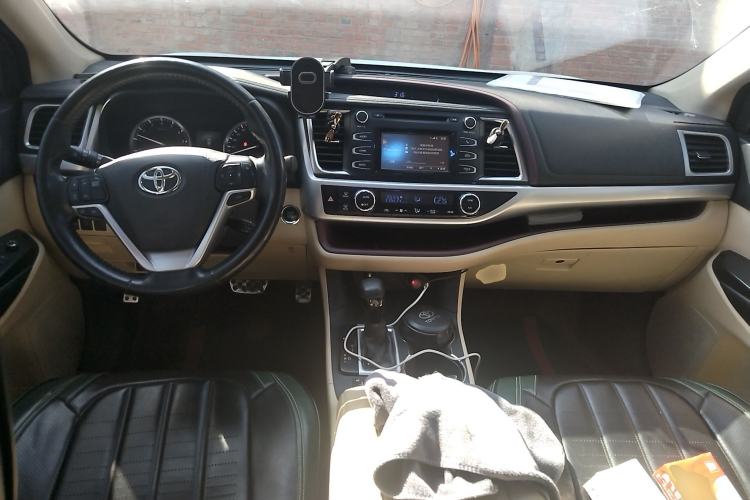 Used Toyota Highlander 2017 2.0T Four-Wheel Drive Luxury Edition 7 Seats Center Console