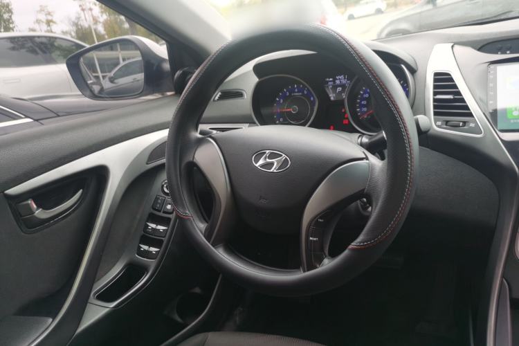 Used Hyundai Elantra (5th Generation / Langdong) 2016 1.6L Automatic Smart Version