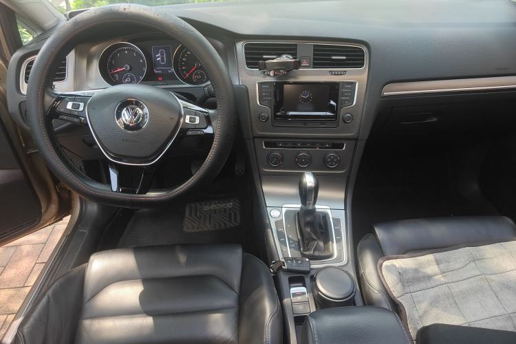 Used Volkswagen Golf 2016 230TSI Automatic Luxury Version
