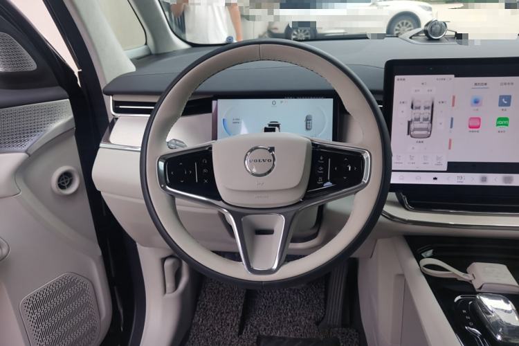 Used Volvo EM90 2025 Ultra Six-Seater