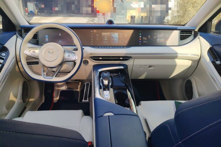 Used VOYAH FREE 2021 Four-Wheel Drive Extended-Range First-Edition Commemorative Model Center Console