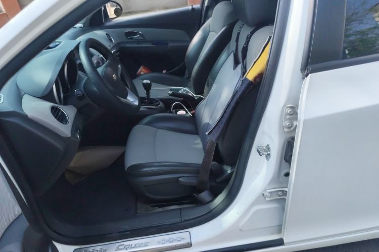 Used Chevrolet Cruze 2013 1.6L SE MT Left Front Seat