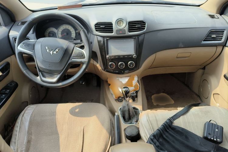 Used Wuling Hongguang 2014 1.5L S Comfort Model
