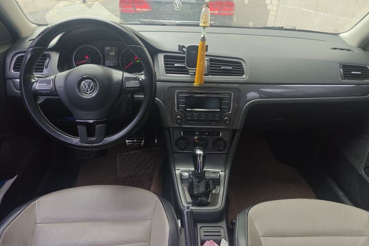 Used Volkswagen Cross Lavida 2014 1.4TSI DSG